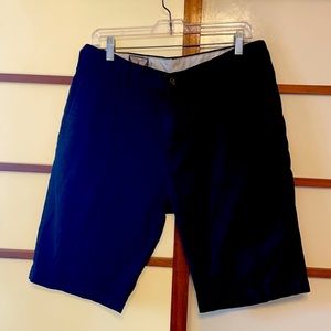 men’s volcom shorts / size 33 / black